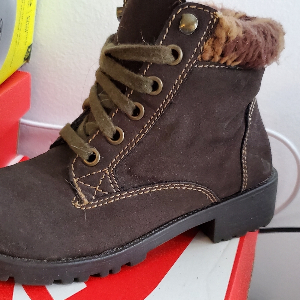 Rrown boots